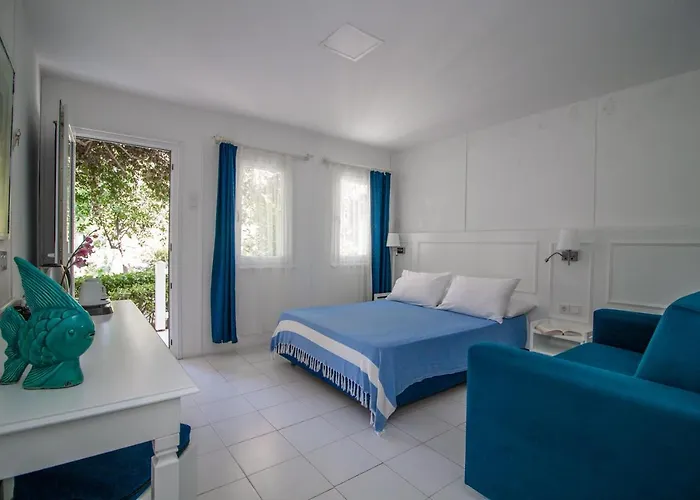 Blue & White Hotel